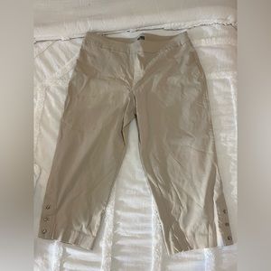 Women’s Xl cream capri pants